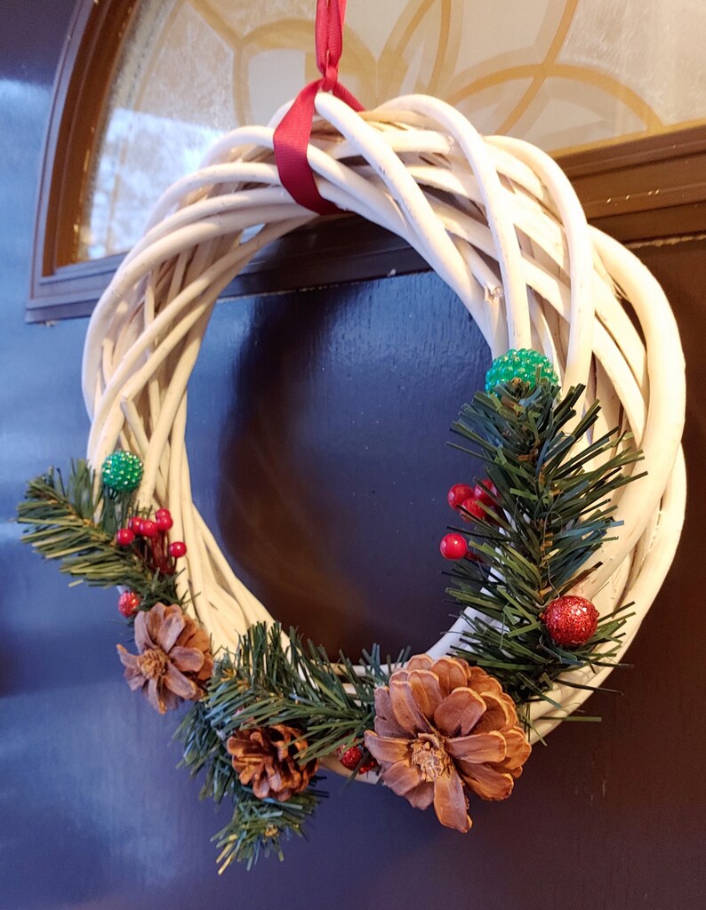 Minimalist Winter Pinecone Wreath