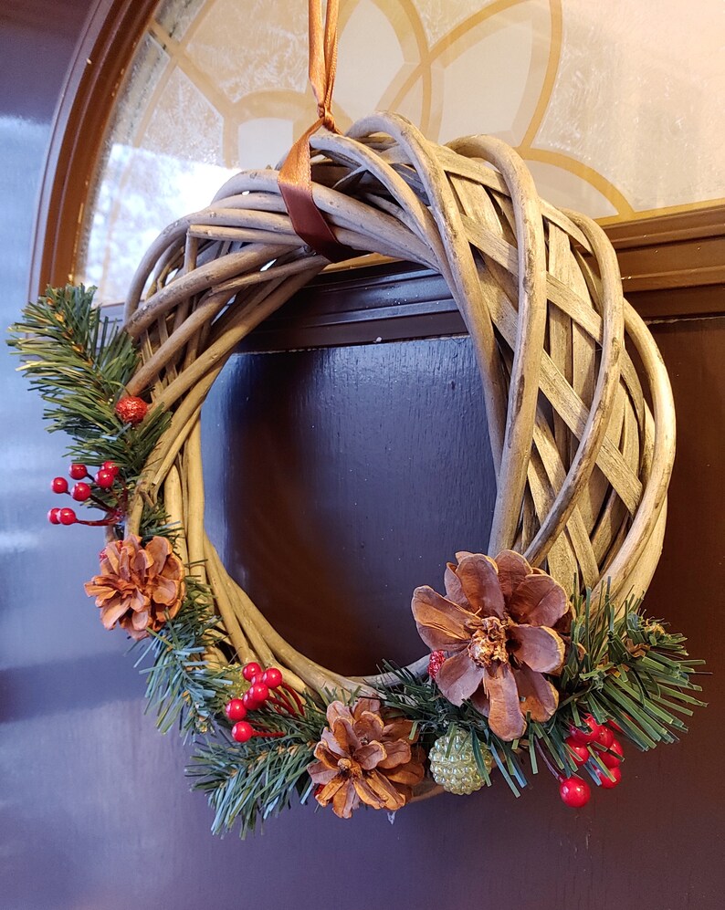 Minimalist Winter Pinecone Wreath